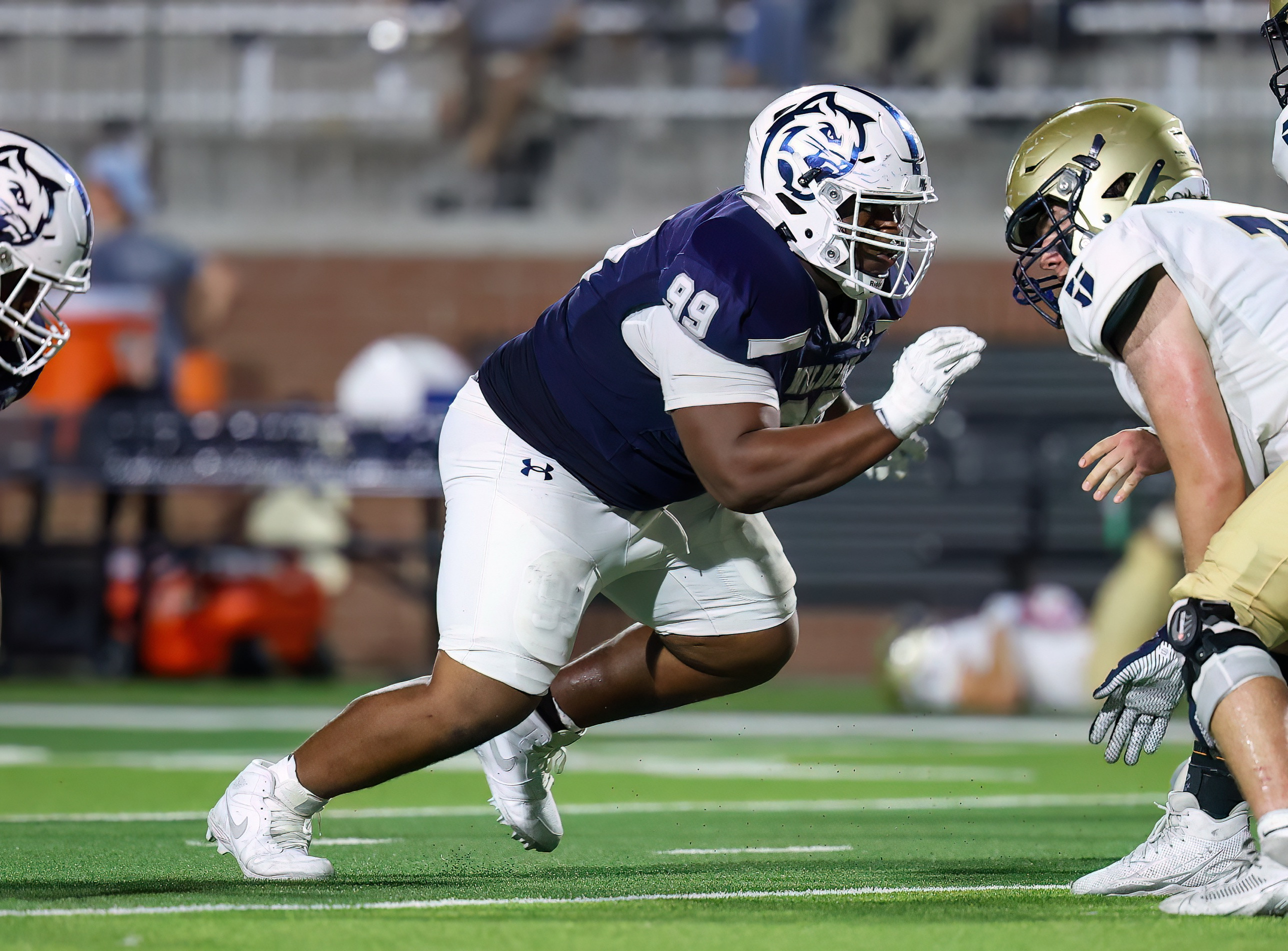 Kristopher Williams firing off the ball against Dallas Jesuit